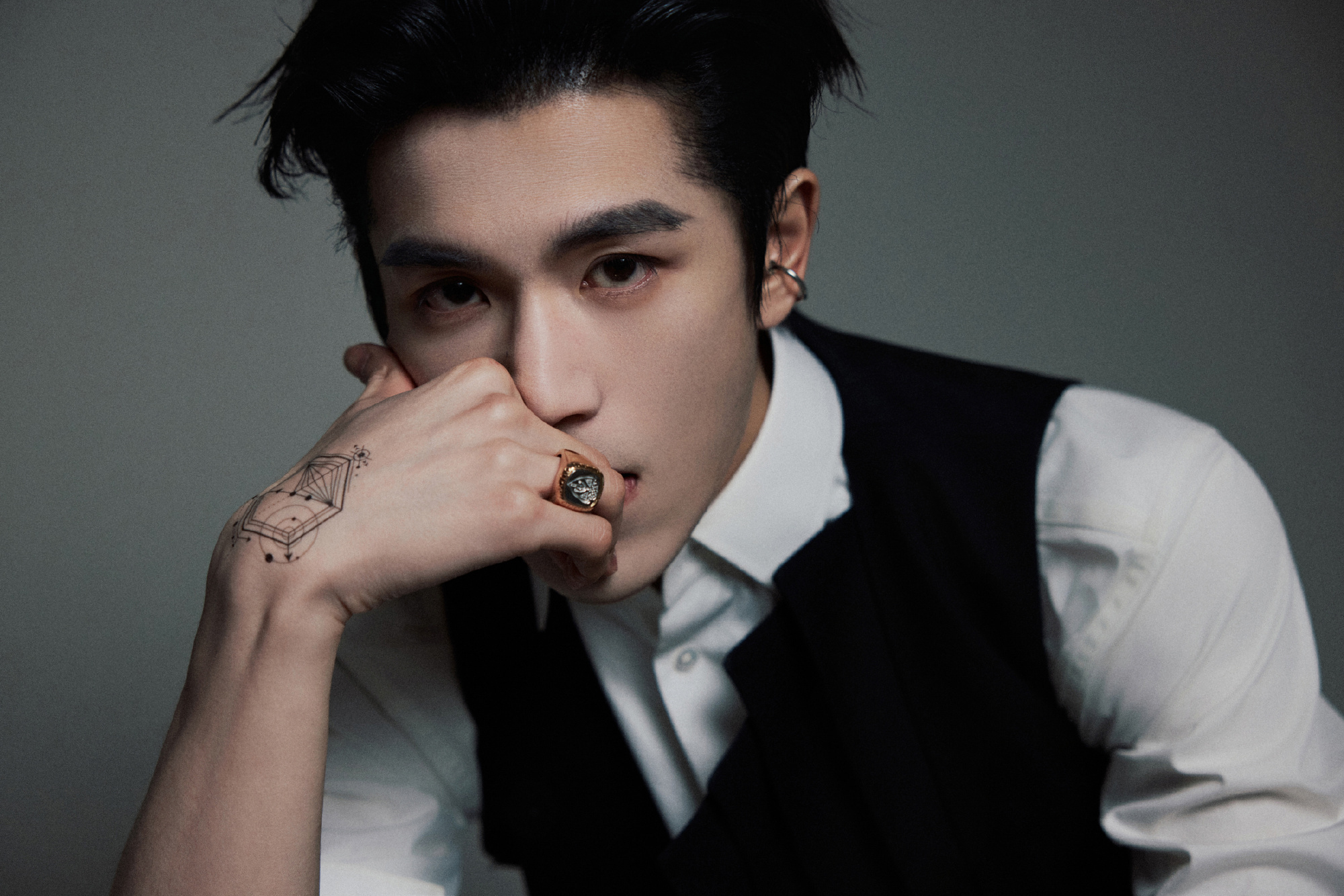 我勒个暗夜吸血鬼🧛🏻‍♂️daddy大人....ELLE红毯[期待]张凌赫 