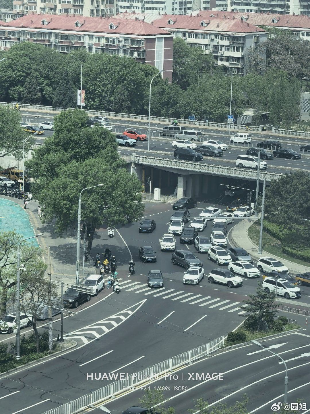 昨天第一次坐北京公交才知道上车下车都要刷卡，不然扣全程票钱