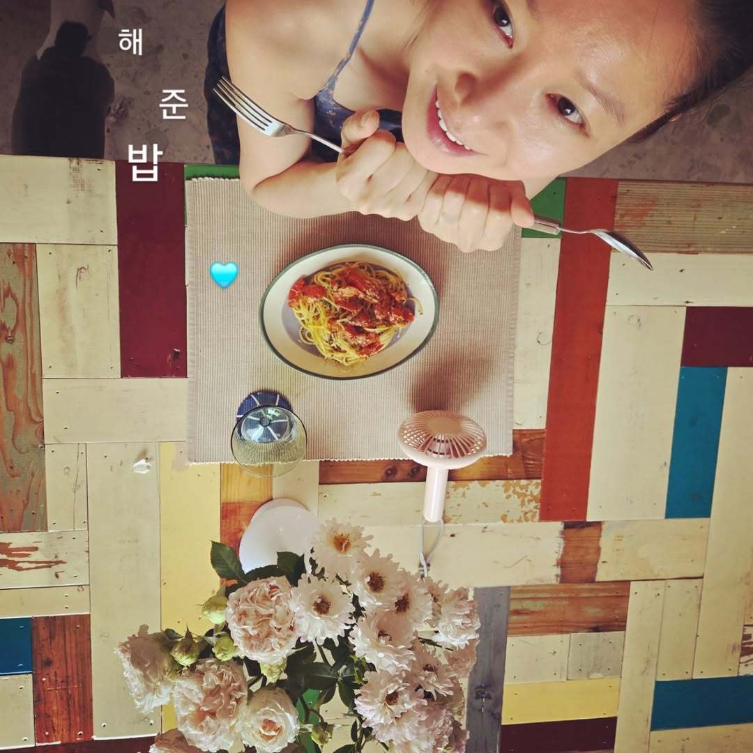 孔晓振更新【Day off】1️⃣为我做的饭🩵3️⃣像本人一样纯粹的味道4️⃣