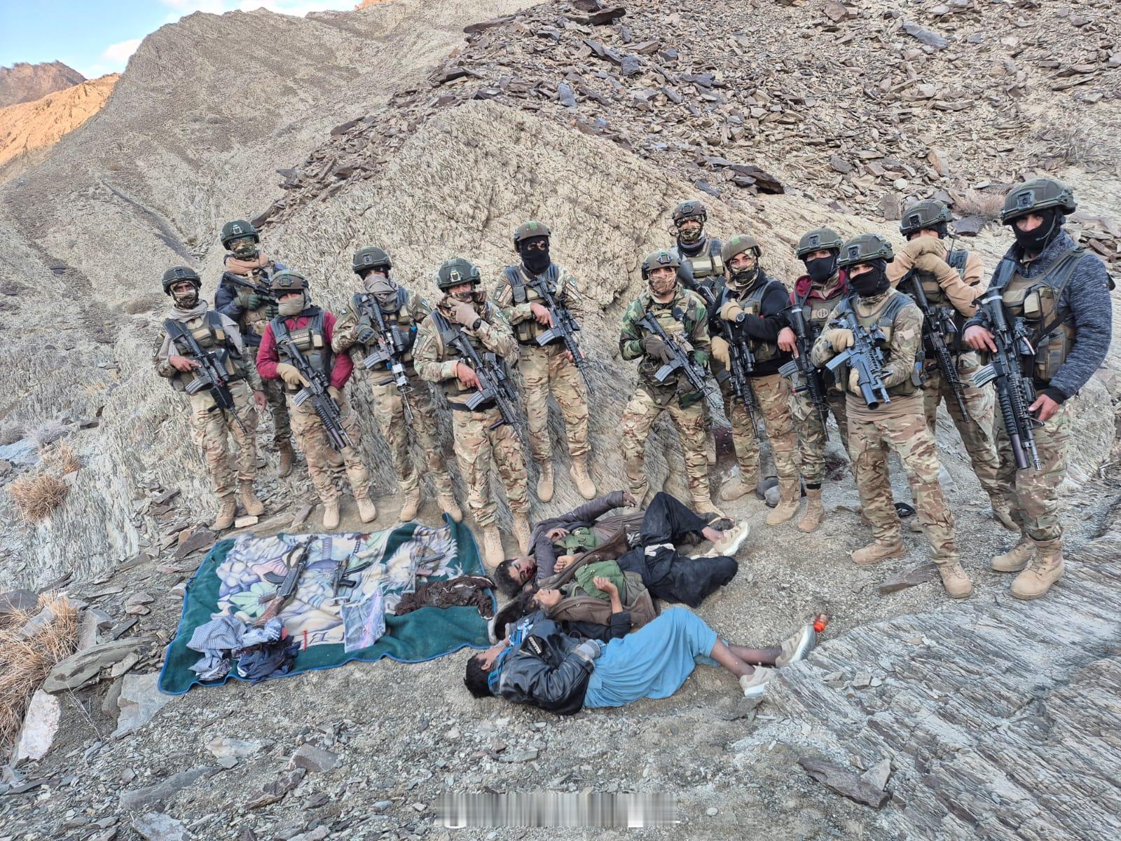 巴基斯坦俾路支省努什基县郊区，巴军打死的三个BLA武装分子。 