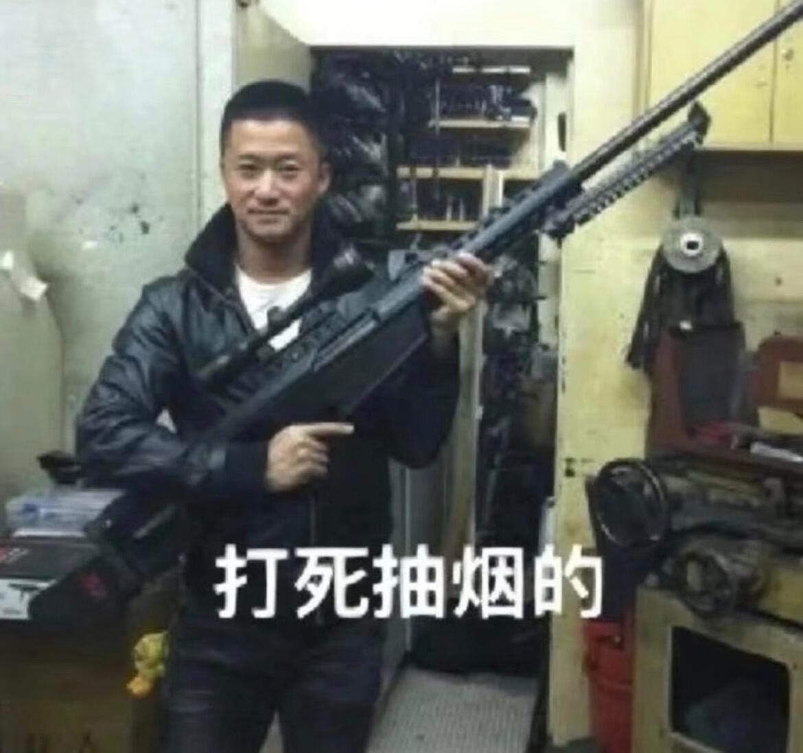 在单依纯身边抽烟的人全都没huo着 