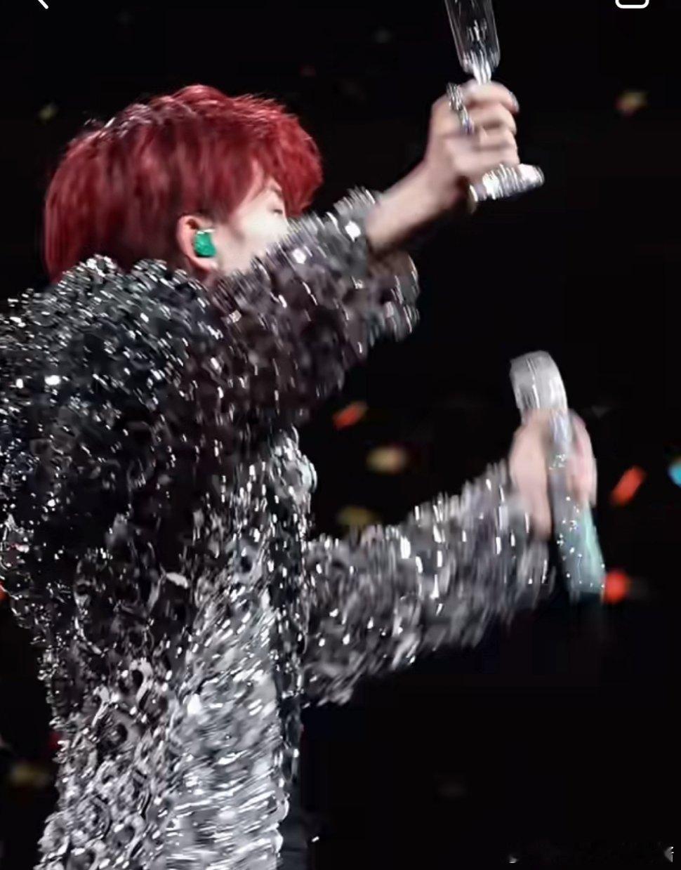 檀健次，我们一起为自己干杯！ ​​​