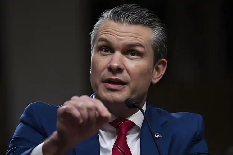 笑不活了！不是说伊朗军队已被摧毁、伊朗不会有核武器吗？美防长被国会质询，谎言变回