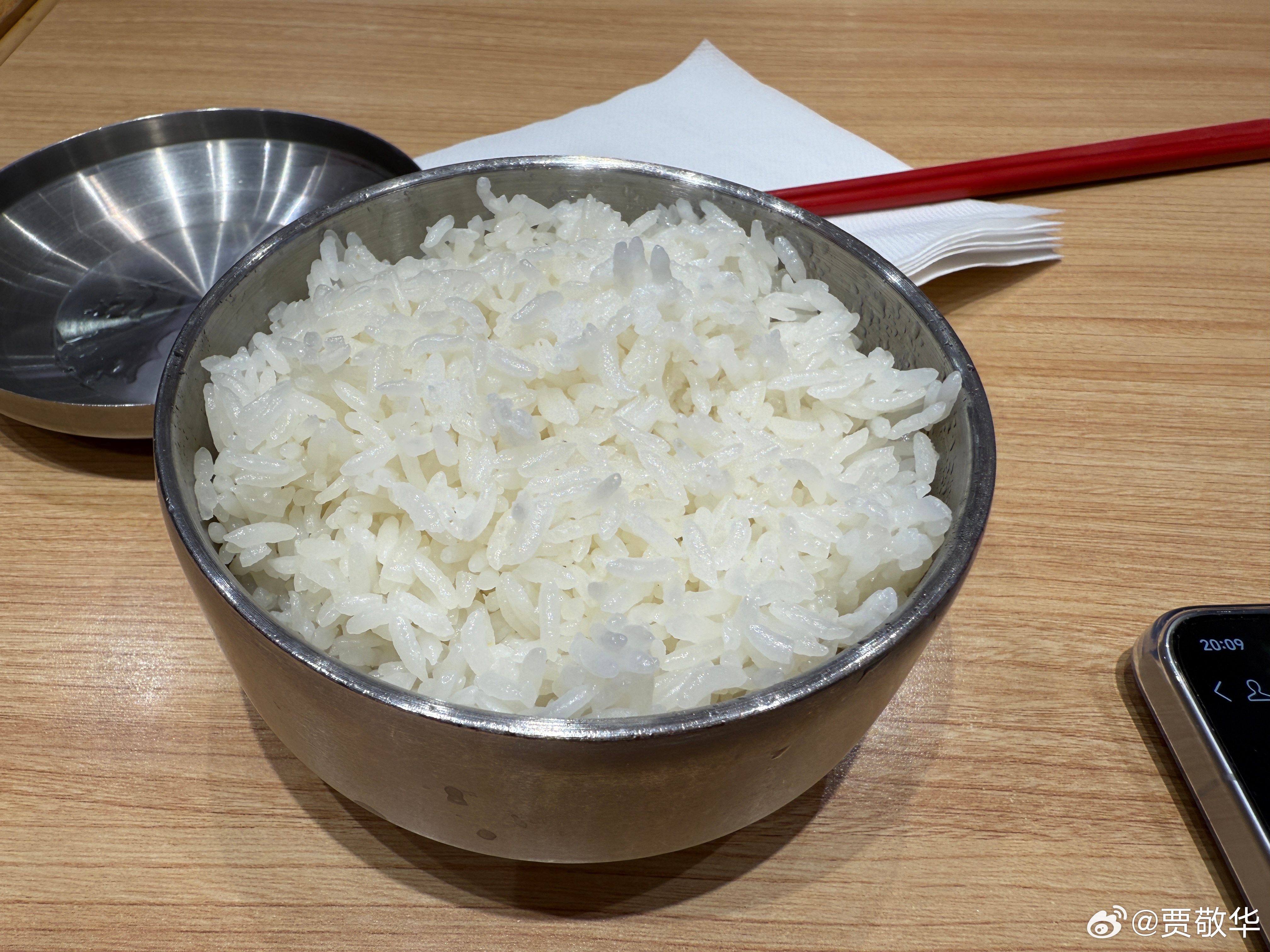 米饭来了，可是我点的菜还没上，饿晕在饭桌了[苦涩][苦涩] ​​​