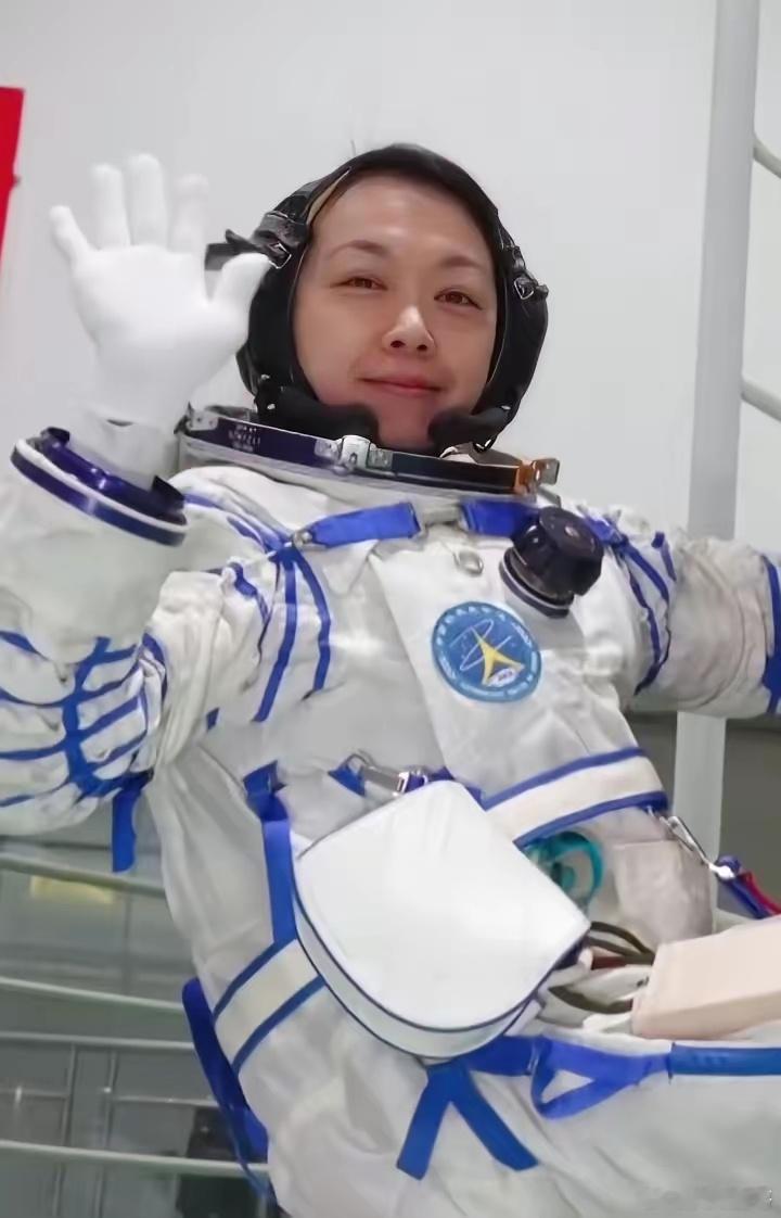 看完采访才知道航天员黎家盈最大的遗憾竟然是来北京训练这么久，竟从没逛过故宫长城，