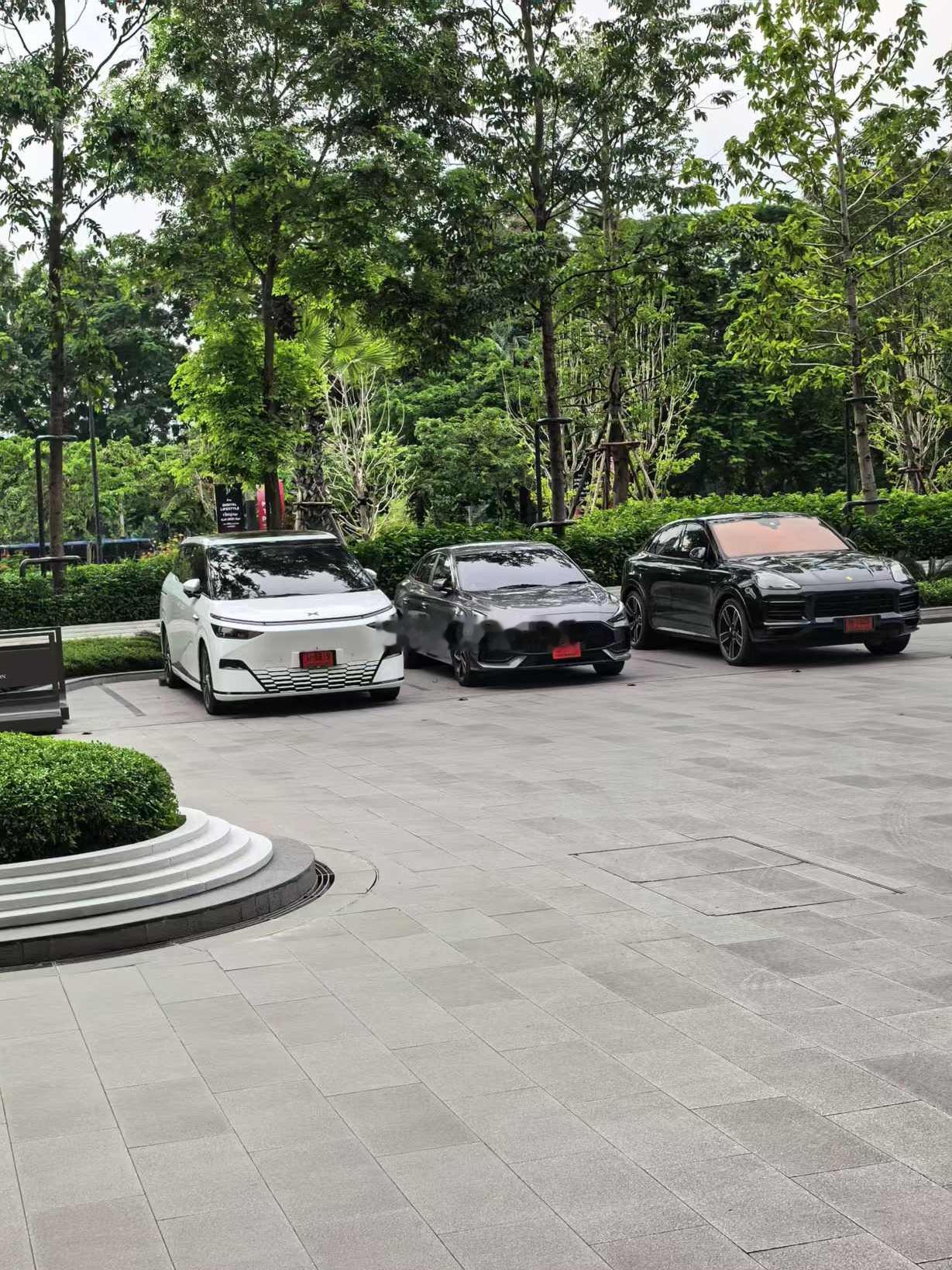 同事看我坐上X9了，从泰国给我发消息，说在泰国X9非常多，一抬眼就看见一辆X9。