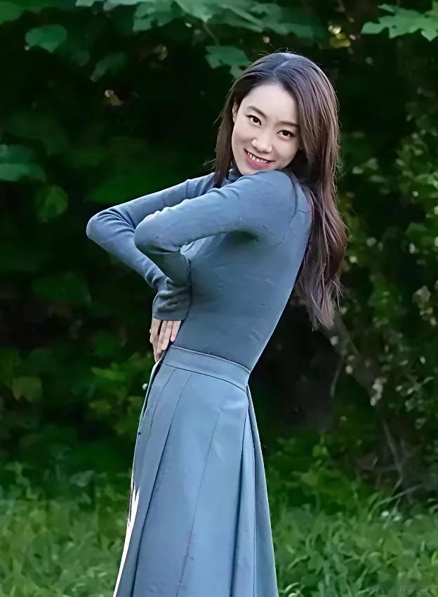 张小斐的身材也太优越了吧！线条匀称紧致，不管穿什么都自带气场，妥妥的行走衣架～ 