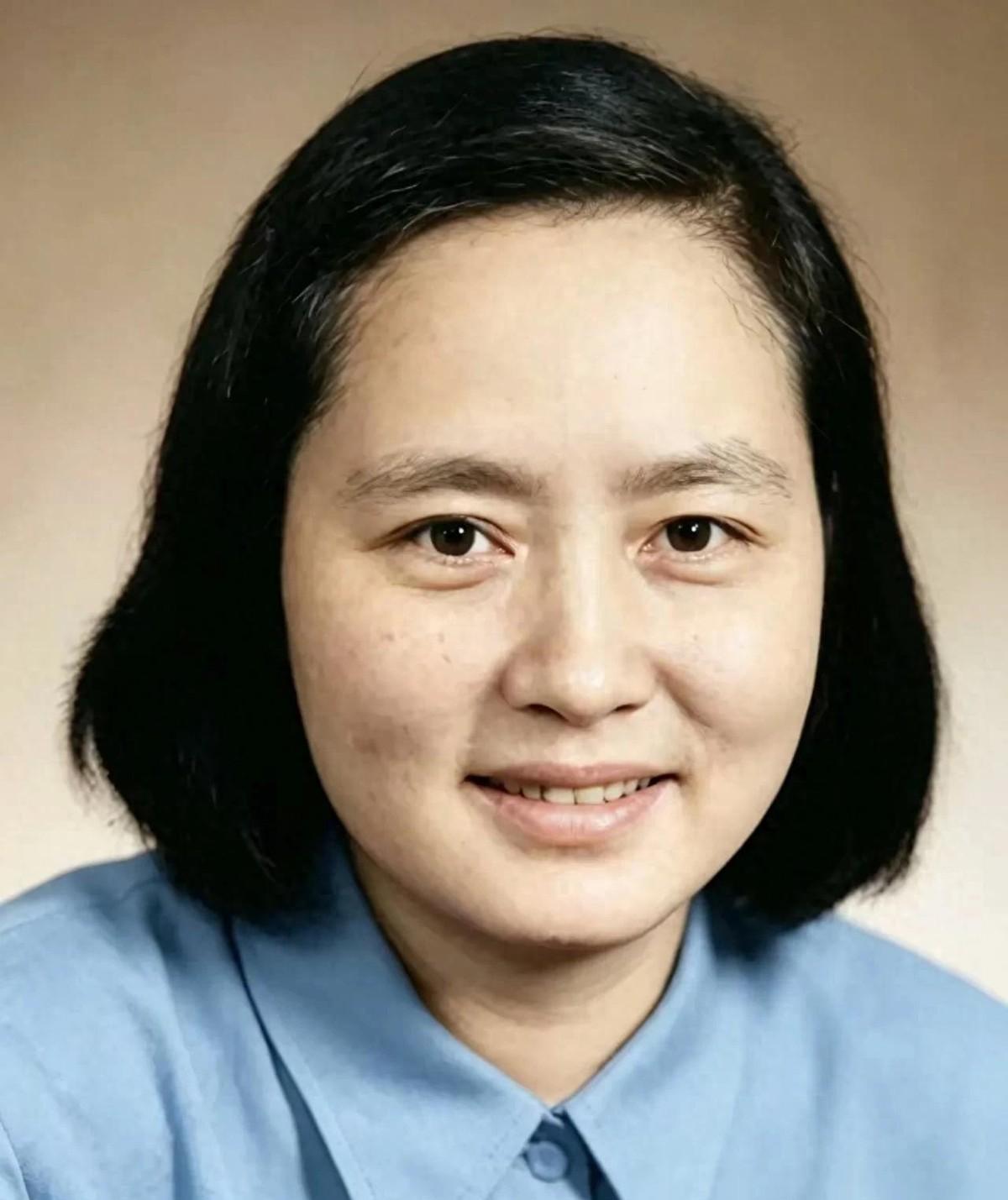 蹇先任被誉为“红军西施”，是开国元帅贺龙的前妻。两人于1929年结婚，后在194
