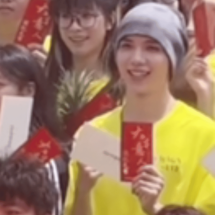 罗一舟《大生意人》开机，笑的好开心。 ​​​