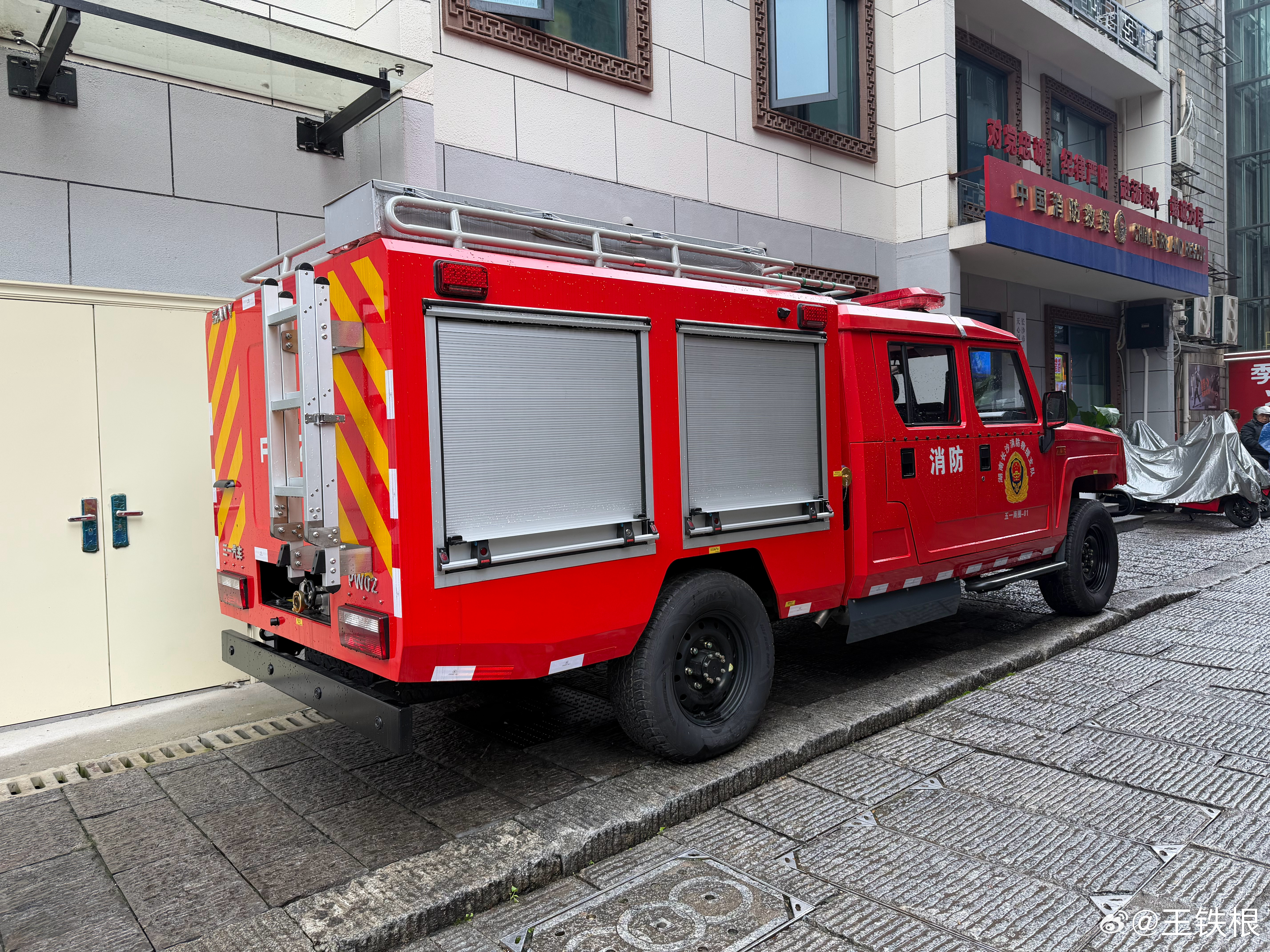 让我买我不买（买也不见得能买到、能落户），但是非常感兴趣并喜欢。有趣的是这玩意前