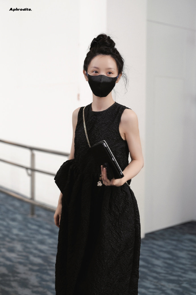 田曦薇《低智商犯罪》开启李茜警官模式，要回去上班喽！ ​​​