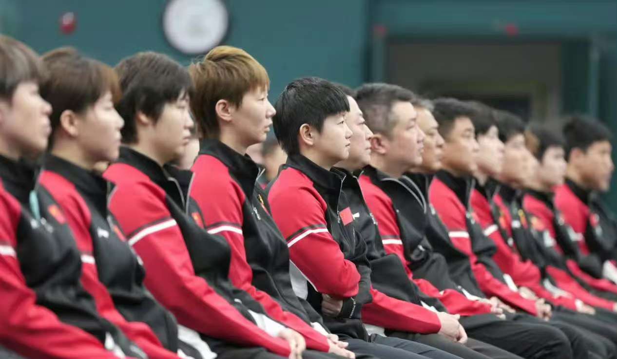 孙颖莎观看阅兵仪式孙颖莎说要牢记使命团结奋斗莎莎观看阅兵仪式！娱乐[超话] ​​