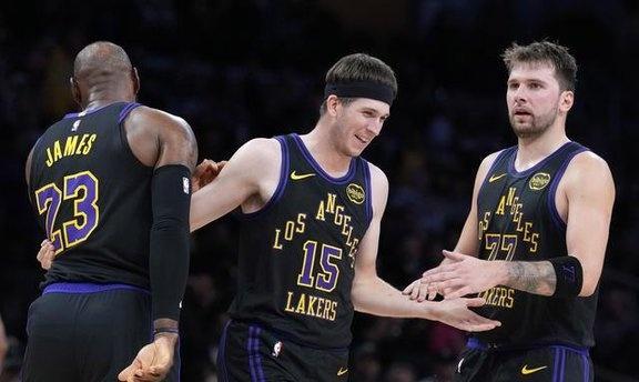 湖人已基本无缘总冠军，因为这3个隐患实在太令人担忧。
1、东契奇、里夫斯能否提早