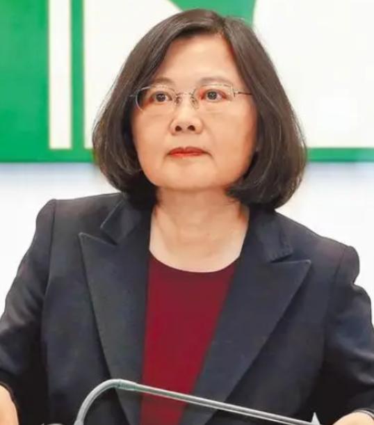 美国慌了？惊觉中国根本没打算“武统”。什么航母、导弹、围岛演习，全是障眼法？不，
