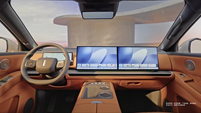 日前，魏牌发布V9X内饰官图，新车采用橙红色/灰色的双拼配色设计，整体风格为带有