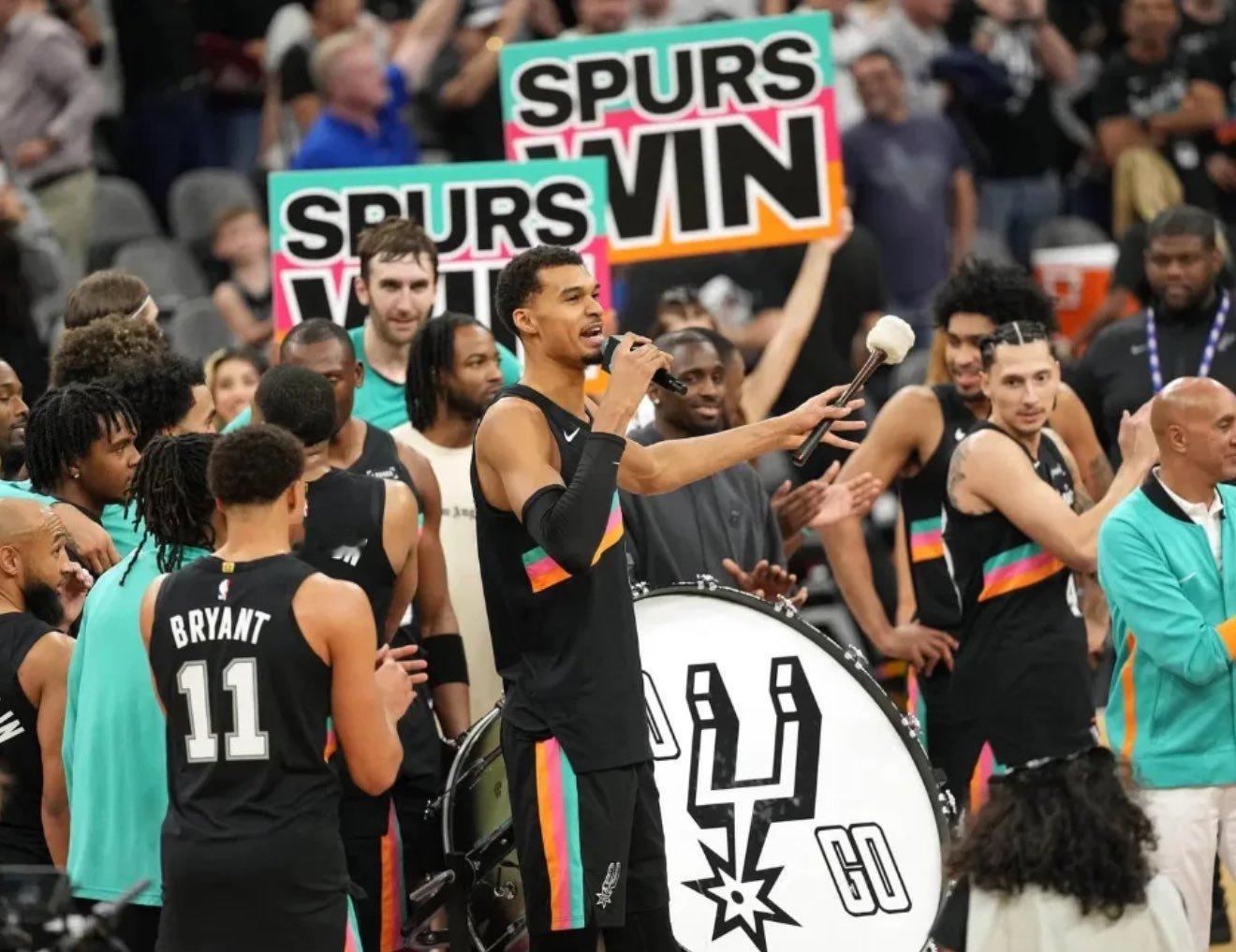 马刺击败快船，过去20场赢了18场。彻底崛起了。NBA马刺vs快船