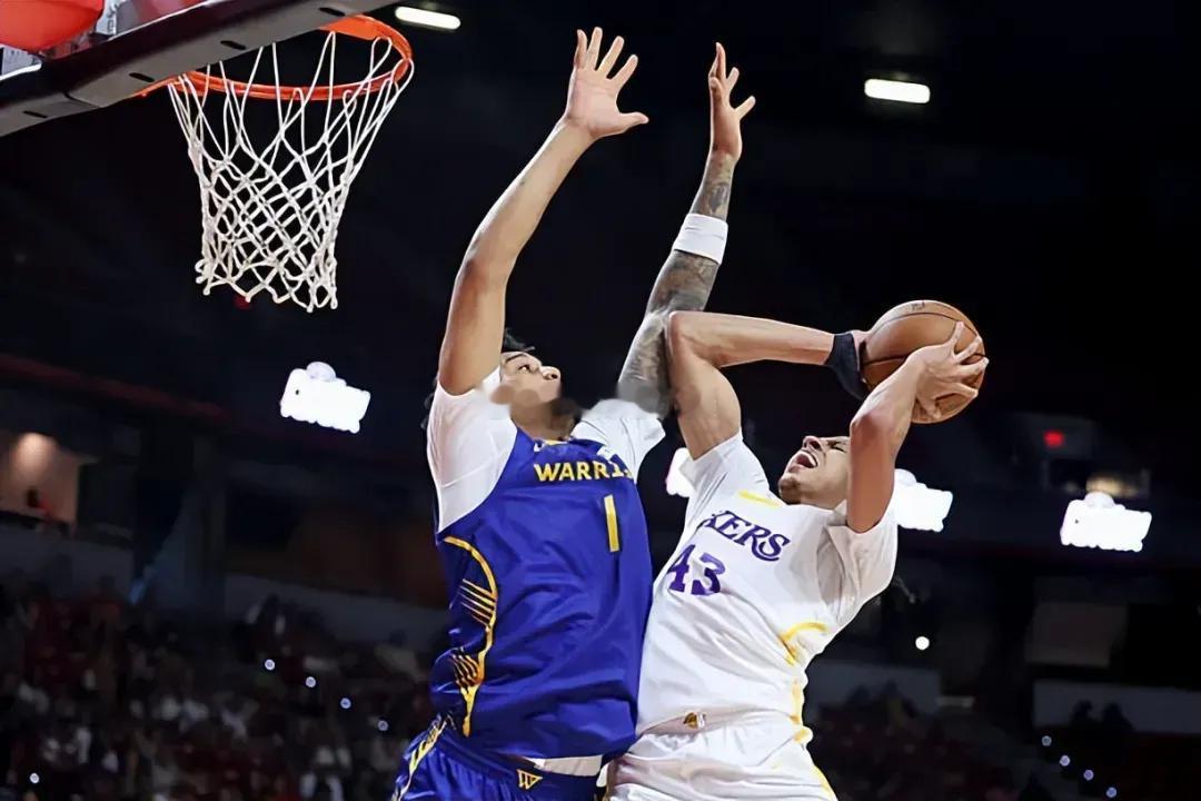 根据LakersNation记者Ryan Ward的说法，他认为如果卡梅隆·卡尔