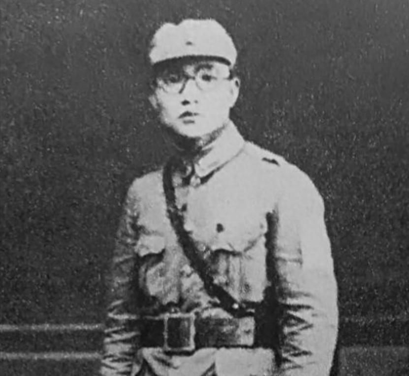 在李敏与孔令华的婚礼上，毛主席亲切询问起义将领孔从洲，问他工作方面有哪些具体需求