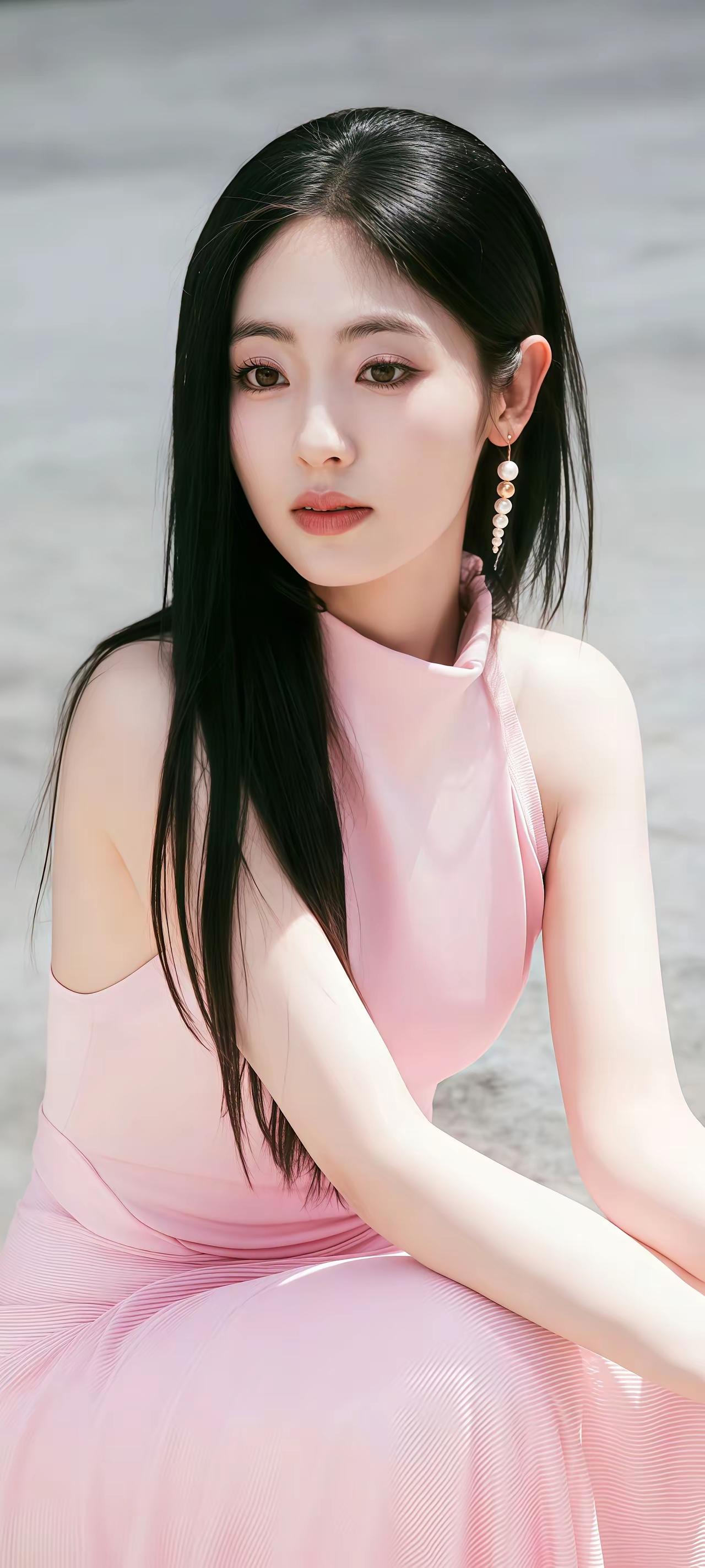 粉嫩少女风，甜美可人，梦幻般的粉色裙摆，优雅动人。上联：画龙画虎难画骨；期待下联