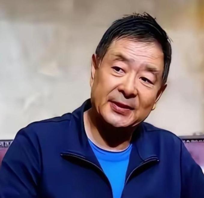 谁也没有想到，凌晨一点的北京，72 岁的濮存昕竟用一根布绳，将自己与 90 岁的