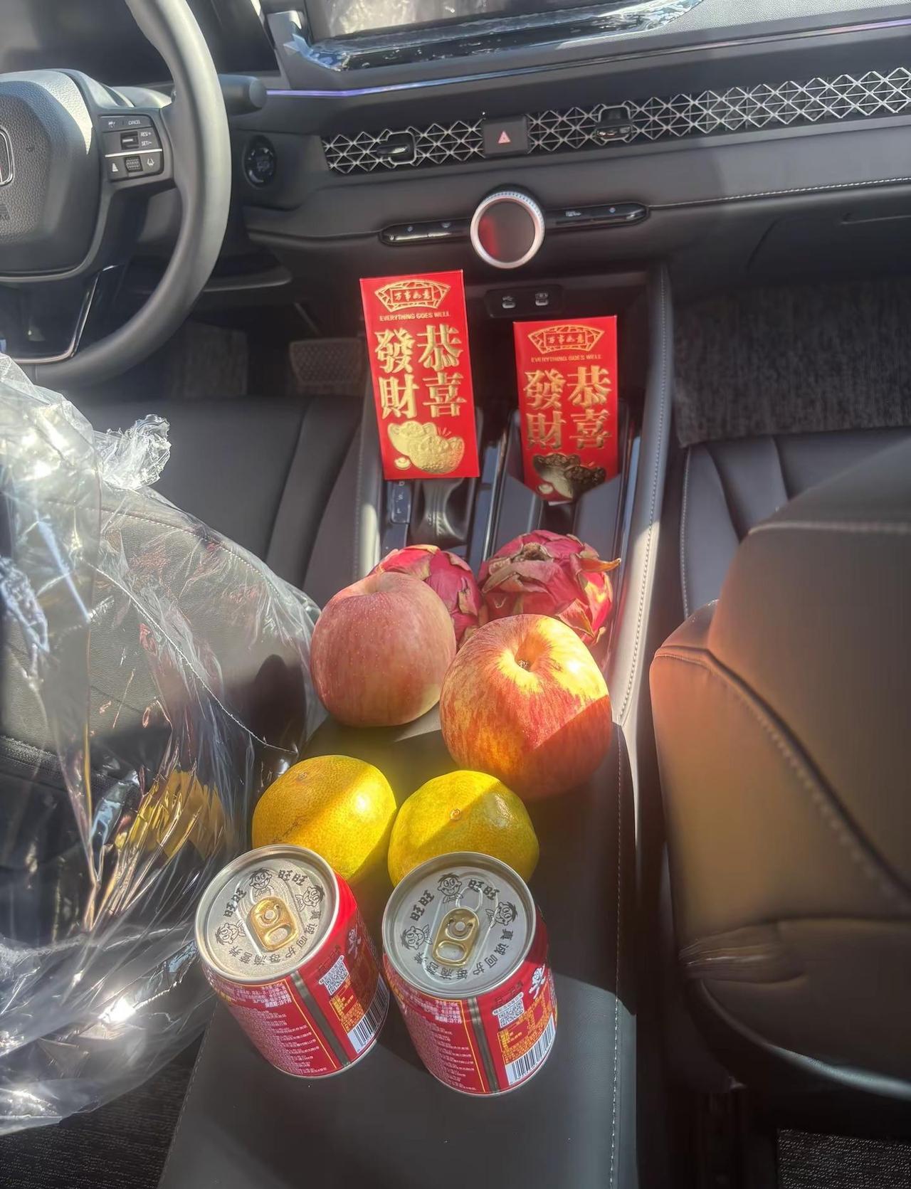 虽然不是什么豪车 但是没靠父母 自己努力得来的 生活不需要比别人过的好 但一定要