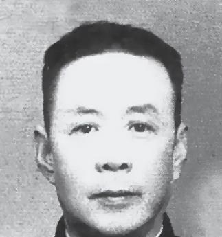 1939 年，国军中将陈铁在山西设宴款待彭德怀，陈铁的夫人在倒茶时悄悄说道：“现