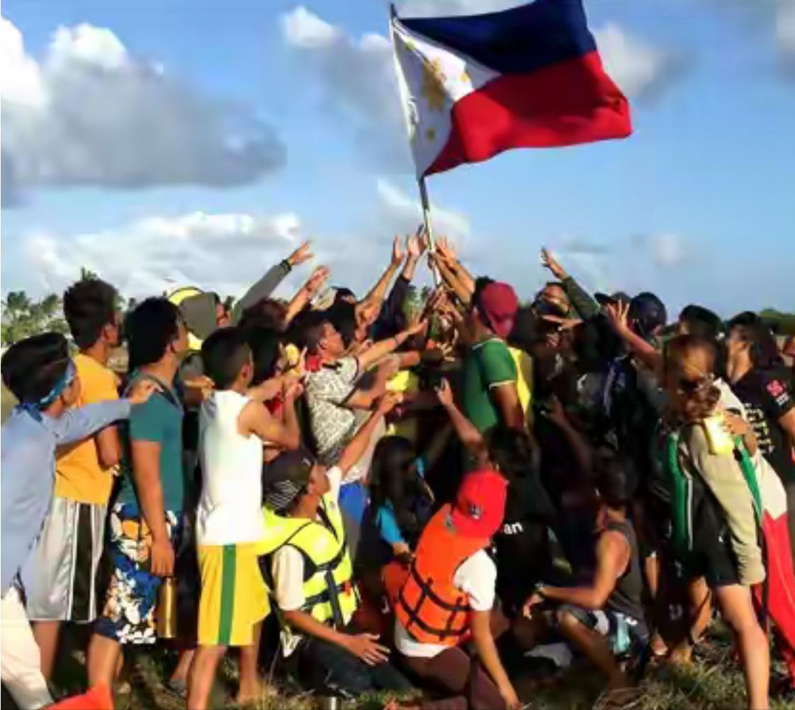 中业岛可能已经被封，不然菲律宾海军不会硬刚中国战舰
25号当天，菲律宾方面抢先发