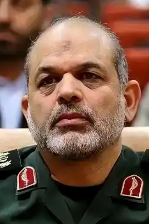 关键时刻，伊朗把一个全球通缉犯请出山
 
此人正是美国头号死对头艾哈迈德・瓦希迪