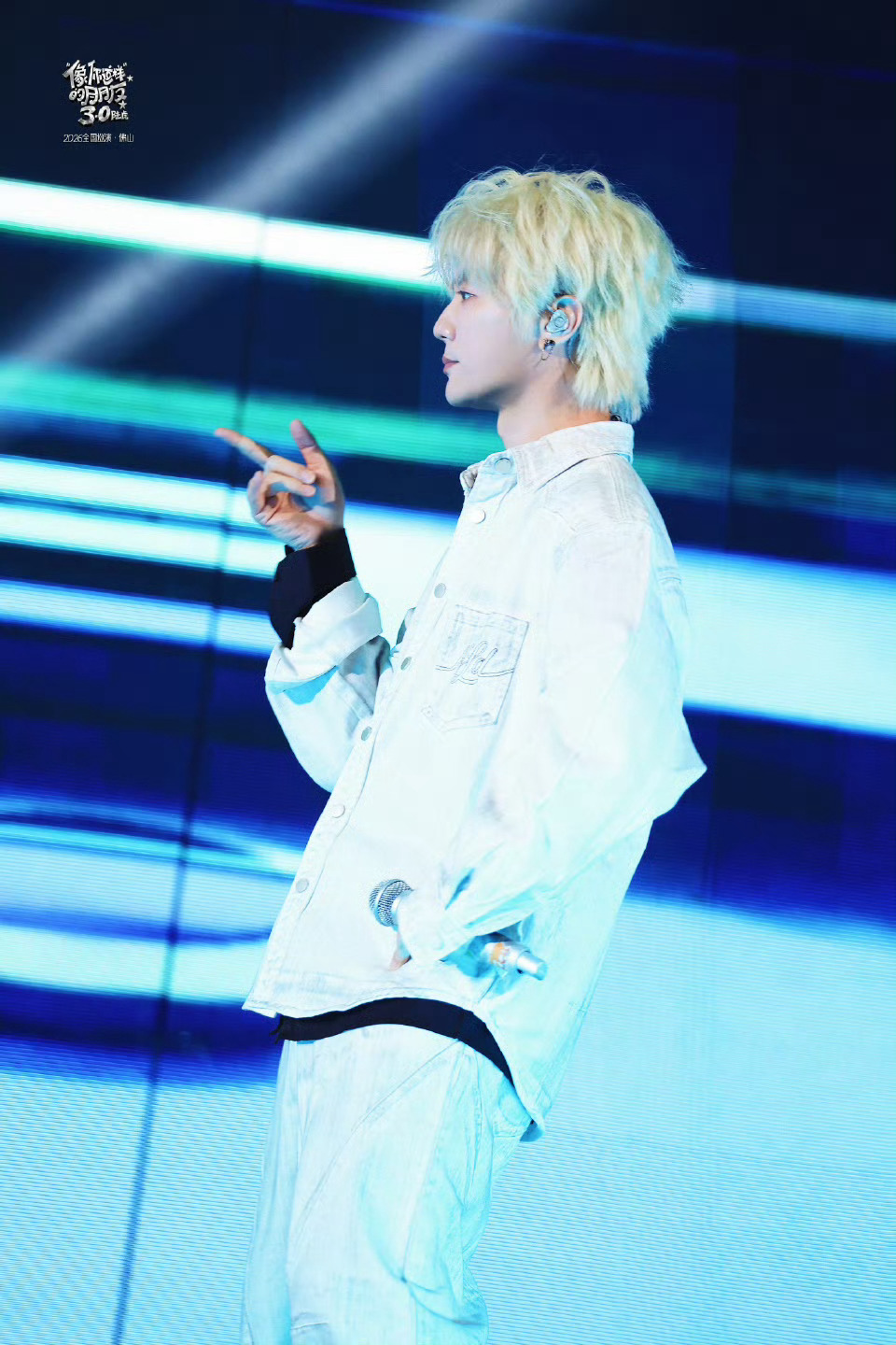 陆虎老来俏，这哪里像是40的人啊陆虎人到40染白毛