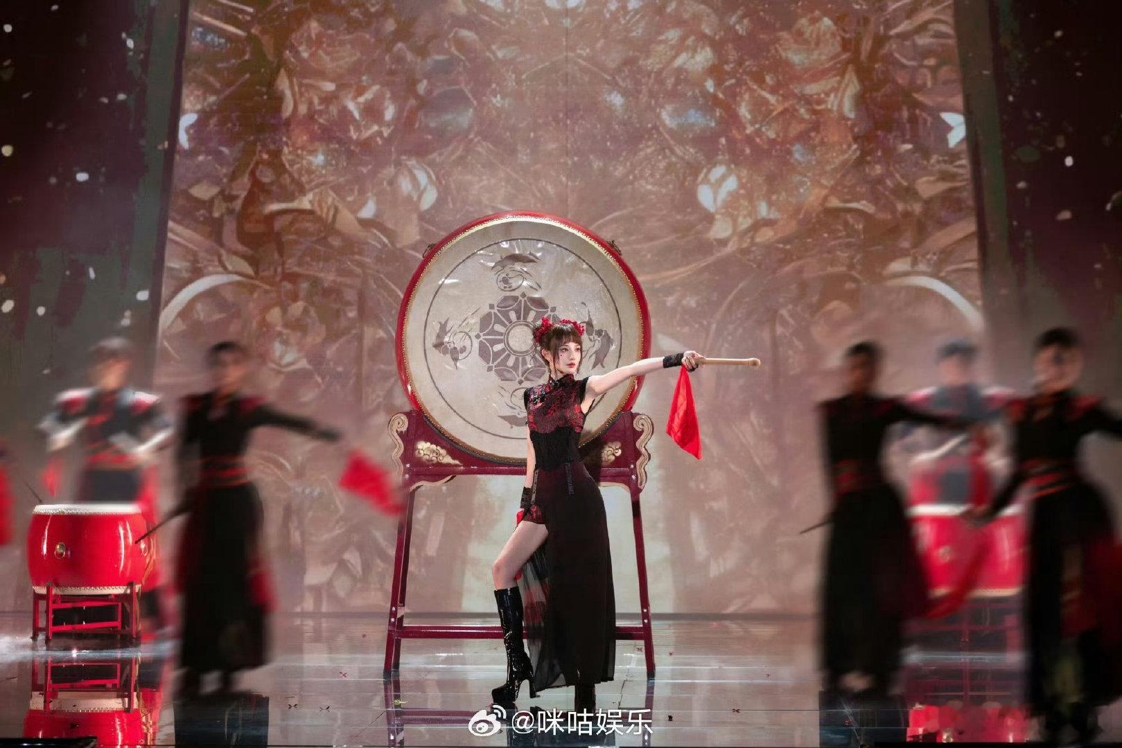 彭小苒谁家福娃跑出来了 谁懂啊！彭小苒这元气满满的样子，网友一句谁家福娃跑出来了