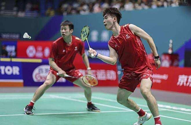 世界排名第341位的任翔宇/谢浩楠2-1逆转战胜4号种子阿斯特鲁普/安德斯，晋级