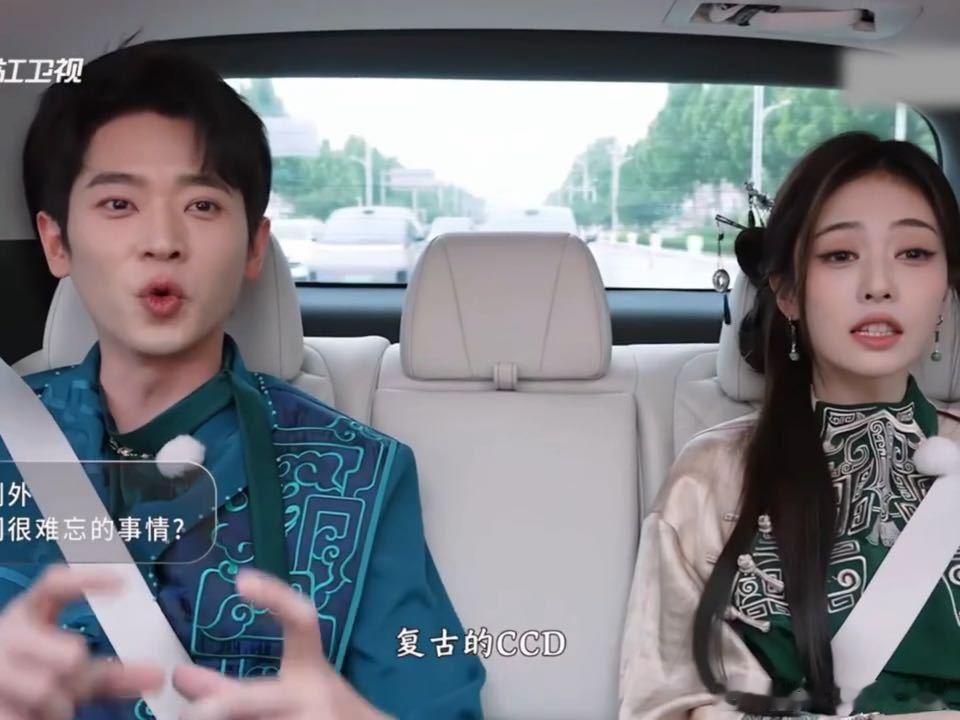白鹿送了丞磊一大堆相机丞磊把白鹿送的相机放家里收藏白鹿新剧躺在坟墓里流泪 丞磊在