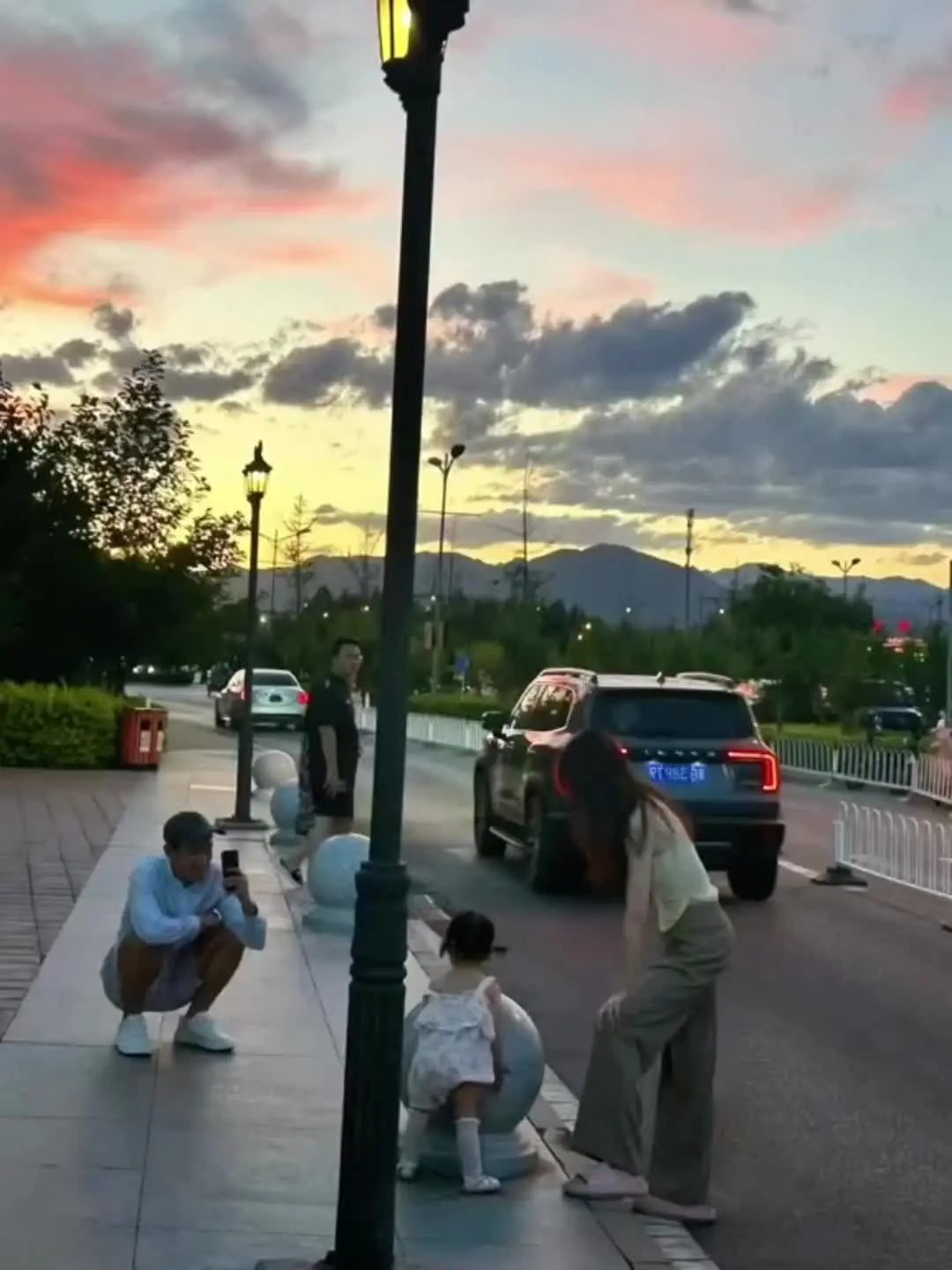 一家三口的场景 谁不羡慕呢 还要等多久啊 好想和你有个家