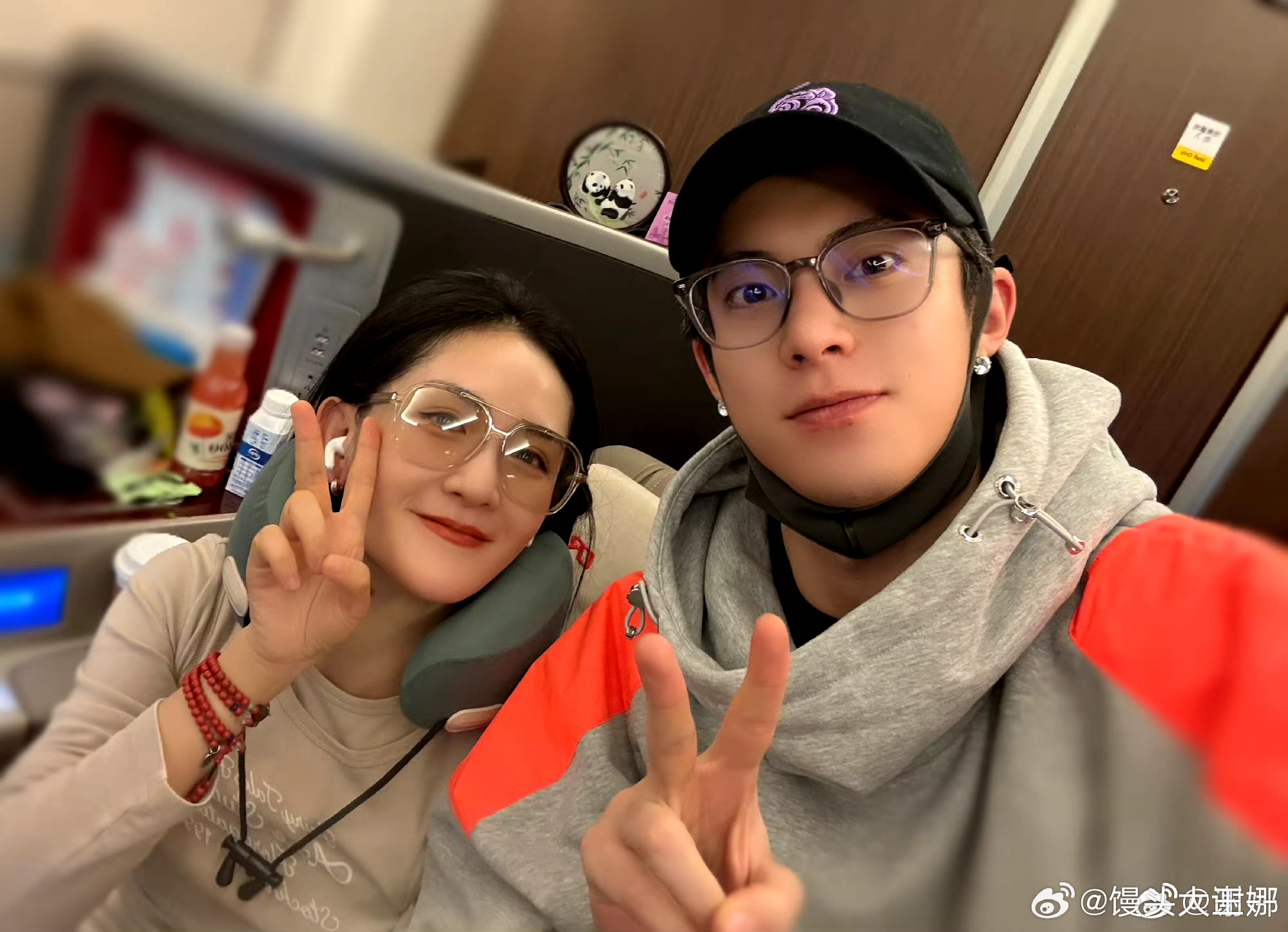 王鹤棣对谢娜说奉陪到底双11疯狂好六夜 从高铁上的“求饶”到舞台上的“宣战”，谢