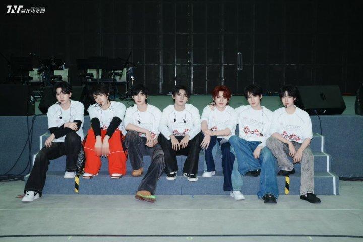 时代少年团调至舞台模式 时代少年团广州演唱会联排照 时代少年团调至舞台模式！ 