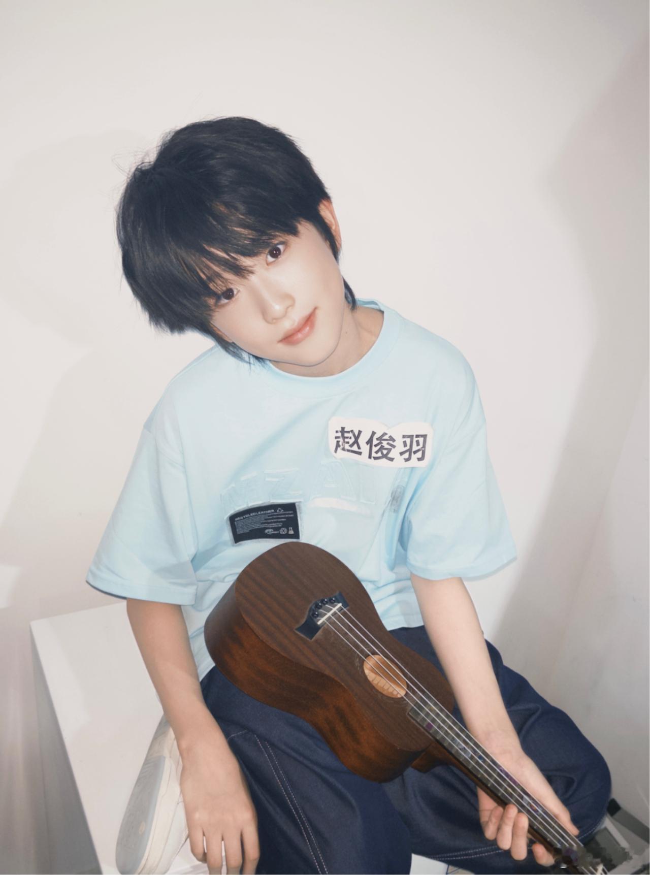 赵俊羽🧡赵俊羽 骏羽凌霄 俊心雕龙 “你听风 听到了吗 它在替我诉说爱意”🎐