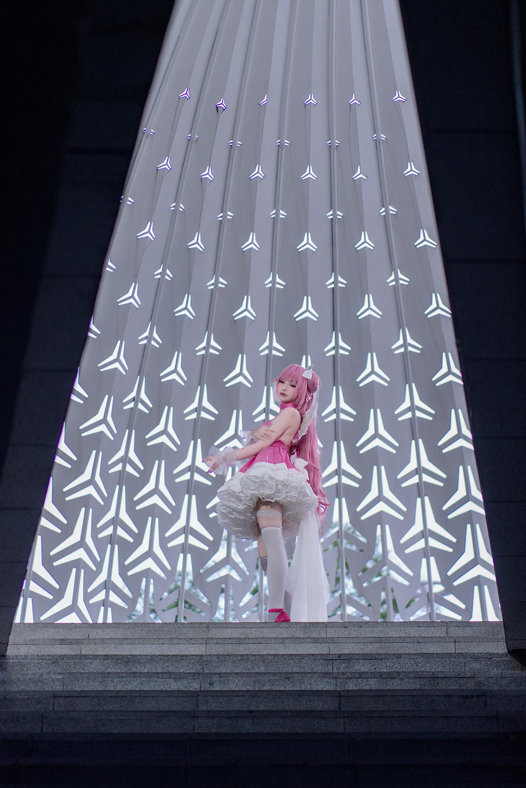 差不多，该去茶会啦。