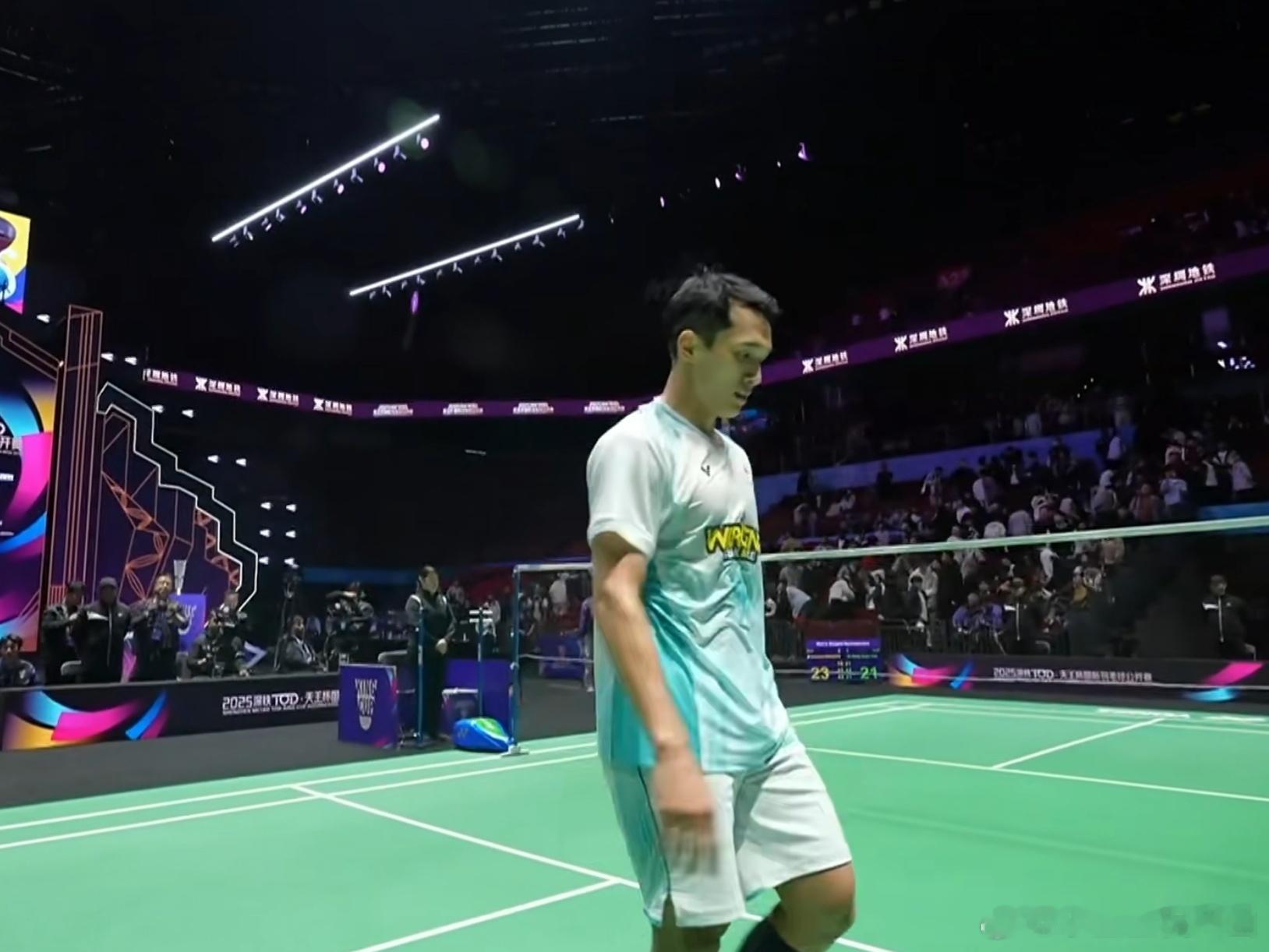 乔纳坦🇮🇩 18-21、21-13、23-21 🇸🇬郑加恒半决赛：安东森