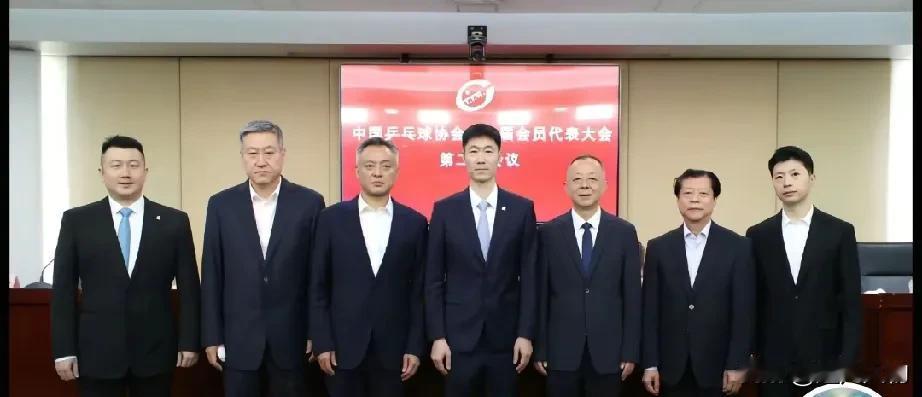 一觉睡醒炸锅了，简直不敢相信。

当我第一眼看到刘国梁辞职时，

我以为是我看错