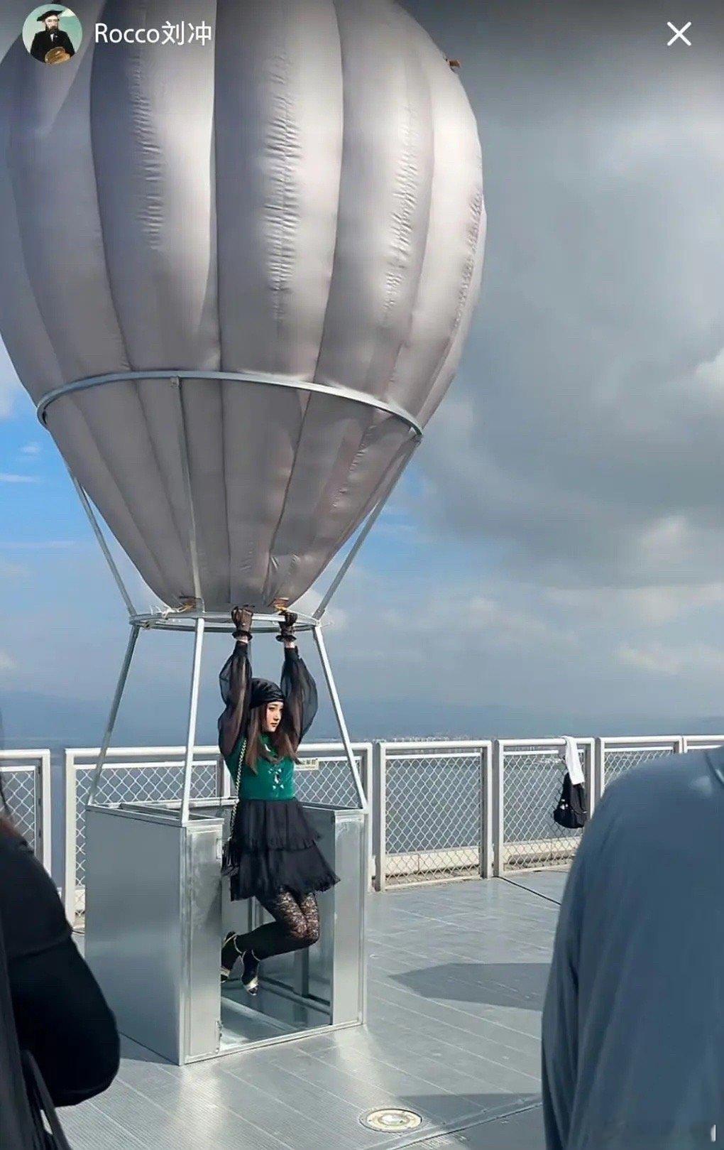 关晓彤的身材比例这么好，怎么每次活动都不能看 ​​​