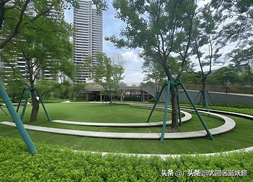 昨天广州土拍那架势，没看直播的估计现在得拍大腿——琶洲中二区那块地，7家房企抢了
