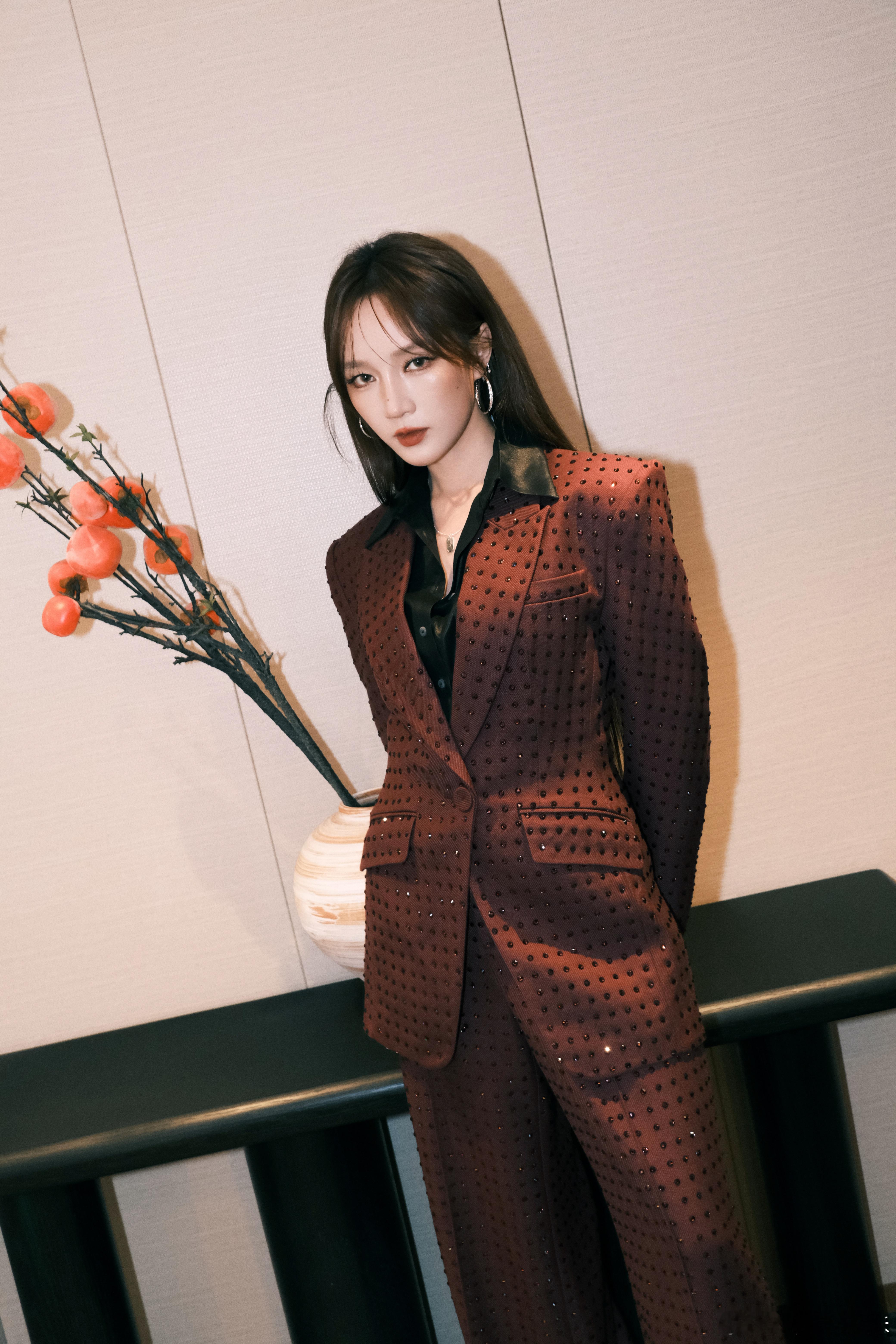 孟佳携六旬奶奶团高能量走秀央视重阳晚会这幕太惊艳！孟佳带队演绎《青苹果乐园》，六