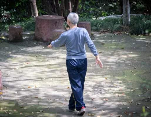 老年人太瘦有危害？专家呼吁65岁以上老人，体重最好保持在这个数