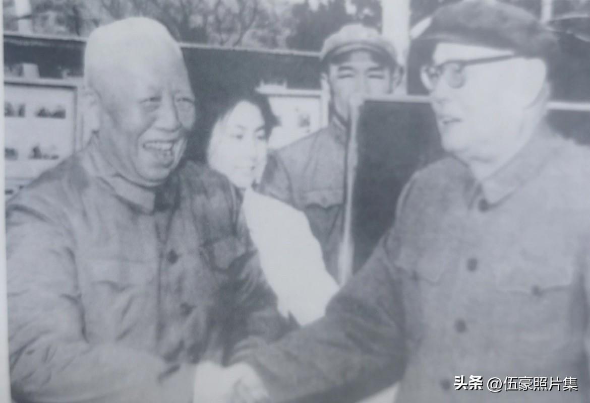 1958年3月，叶剑英建议并受命创办军事科学院，任第一任院长兼政委，主持制定了军