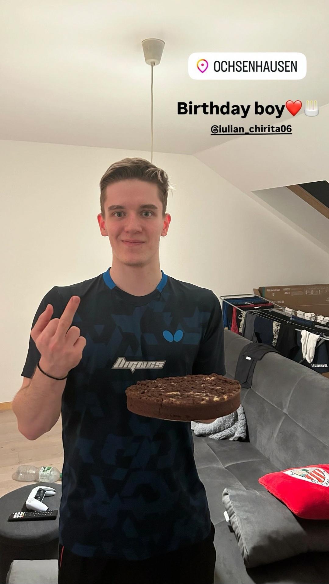 他们真是什么都往外发