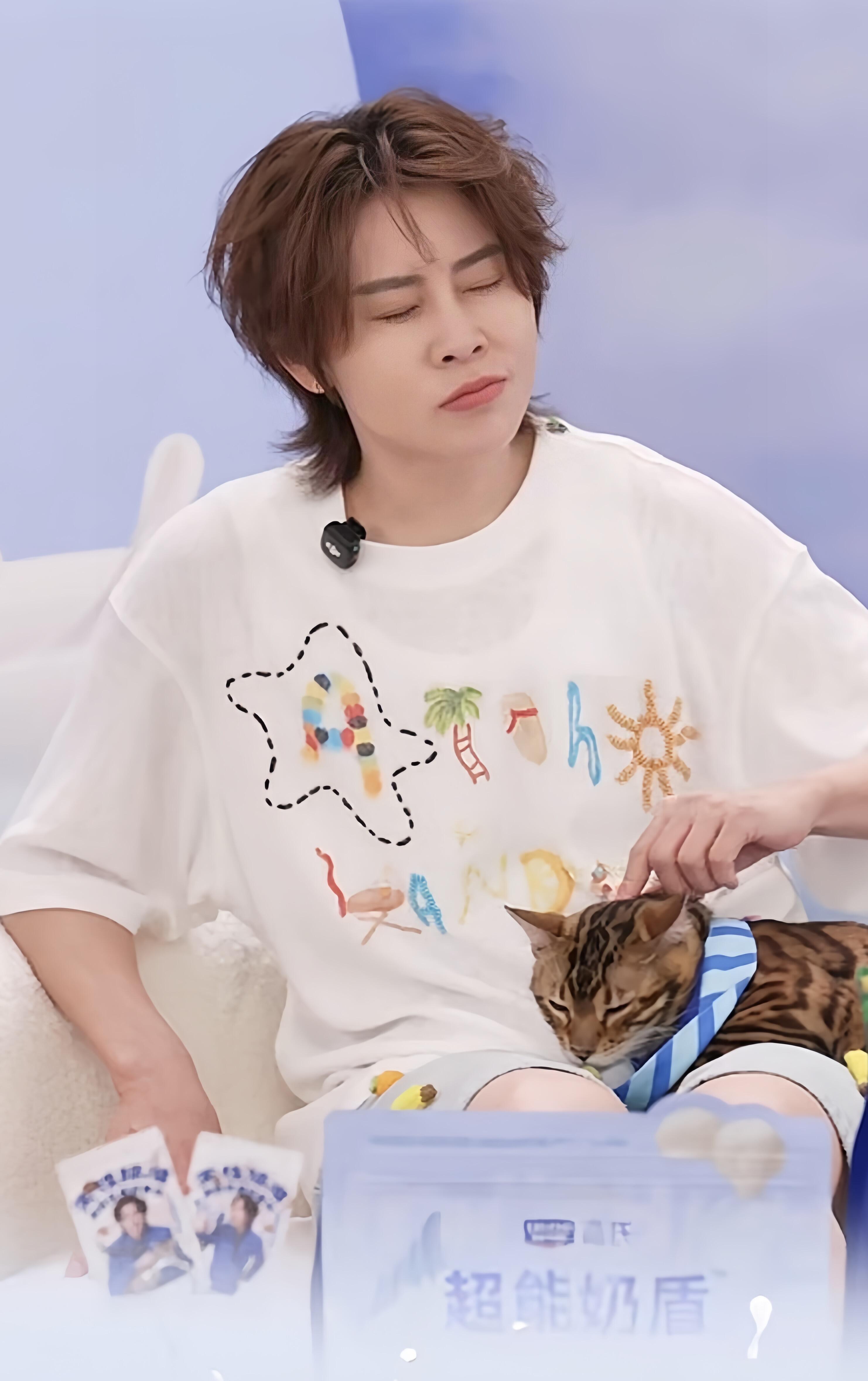 王濛干一行行一行王濛：干一行行一行，这姐们儿是行走的“行业卷王”吧！短道速滑冠军