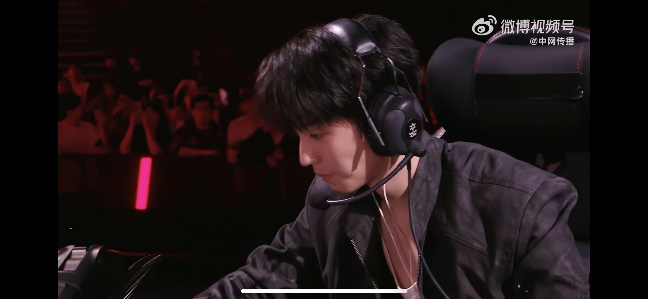 王俊凯残局从不讲道理王俊凯残局一穿二妥妥的电竞实力派上线，王俊凯面对残局从容沉稳