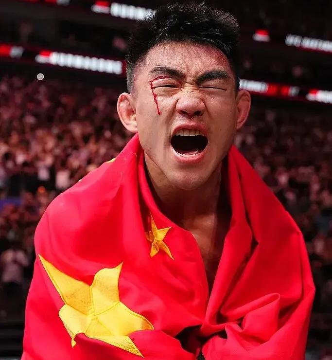 我在和乌玛尔的对决中，之所以能表现得格外笃定，最终轰出那记震撼全场的KO重击，绝