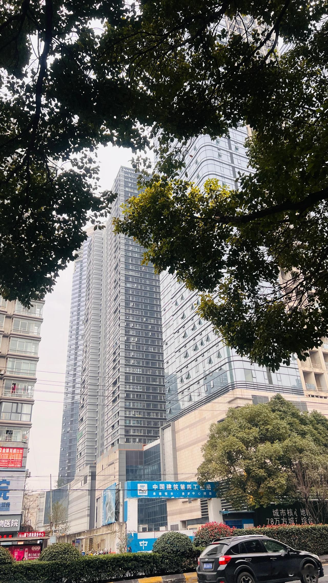 收集镜头下城市街角这里是贵阳老城，高楼大厦太多了吧