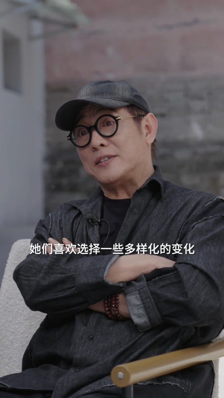 李连杰说一直在跟女儿学习听李连杰讲和女儿的故事，能发现他很愿意倾听孩子的想法，小